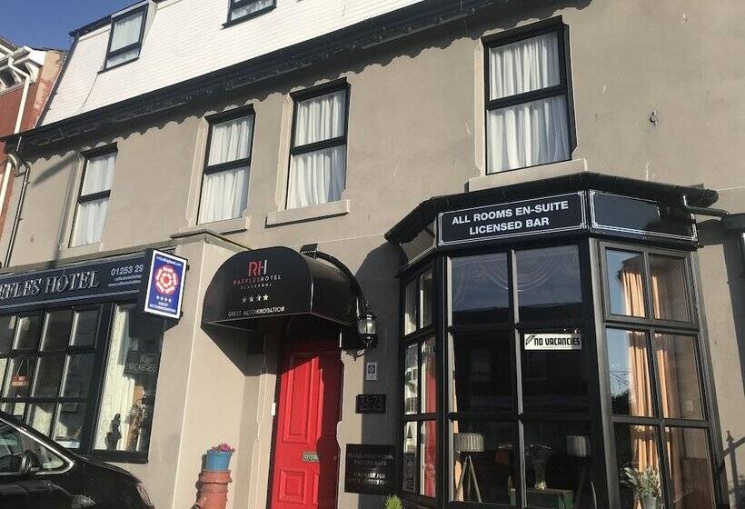 בית מלון כפרי Raffles