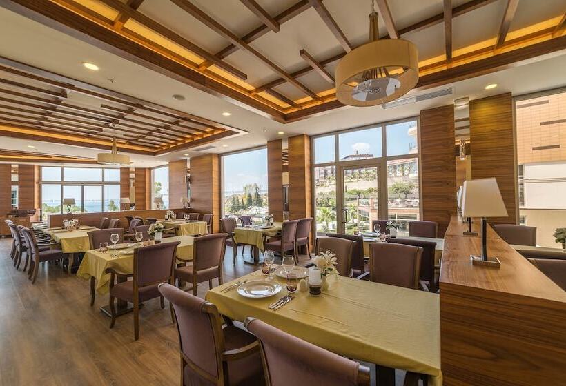 Ramada by Wyndham Resort Kusadasi