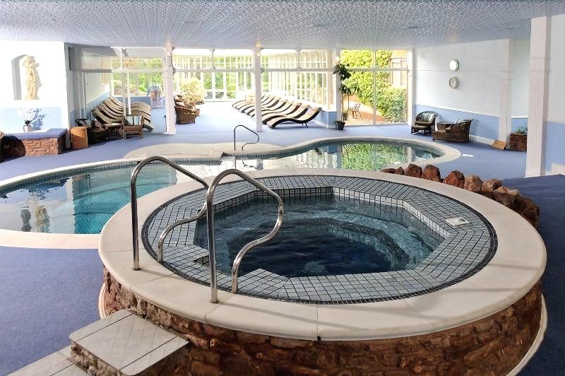 Сельский отель Cedar Falls Health Spa