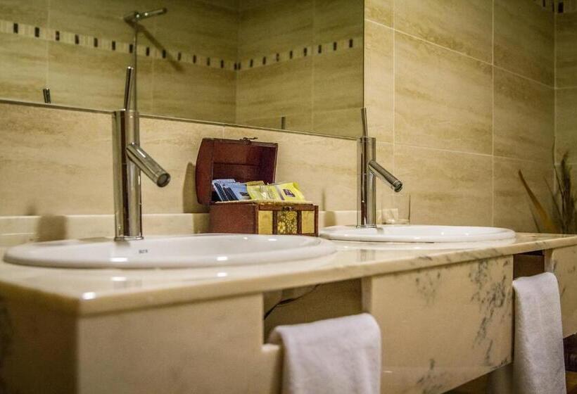 فندق ريفى Hostal Rural El Nacimiento