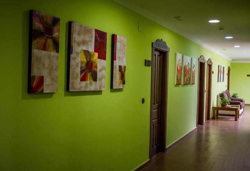 فندق ريفى Hostal Rural El Nacimiento