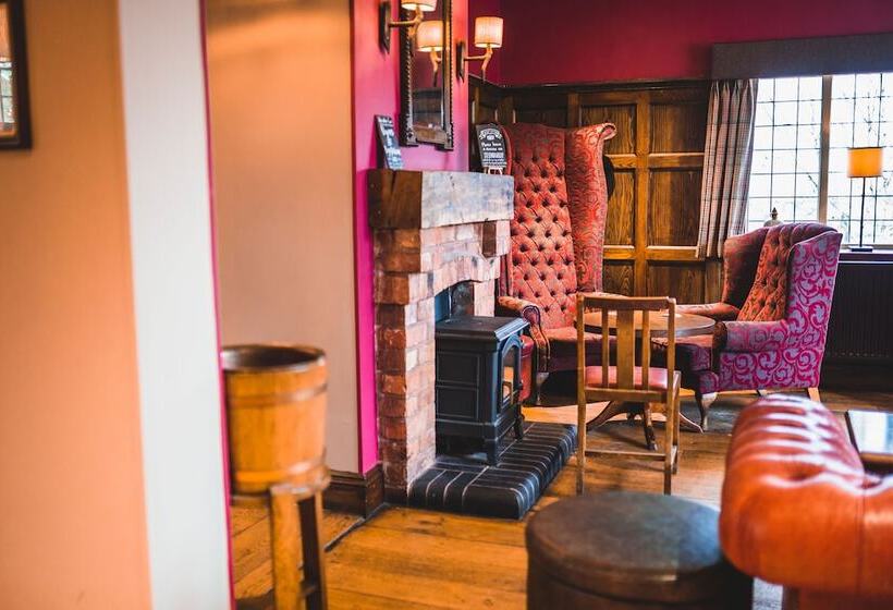 Сельский отель The Dog & Doublet Inn