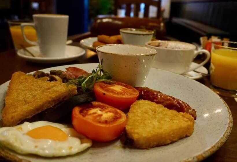 Сельский отель The Dog & Doublet Inn