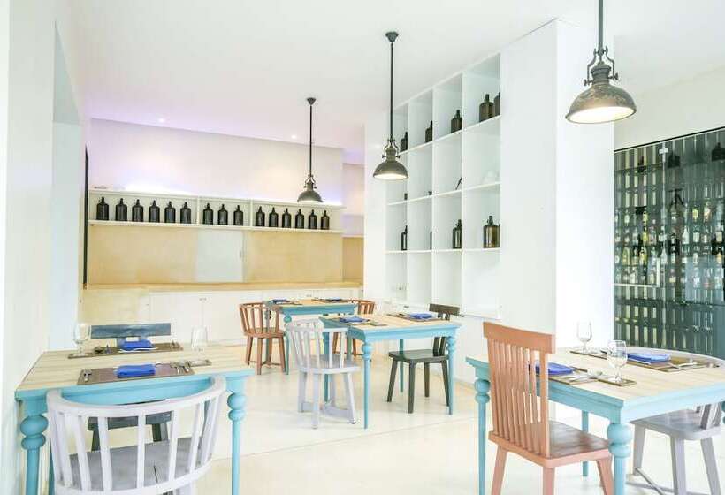 Отель The Anda Mani Khaolak Beachfront Villas