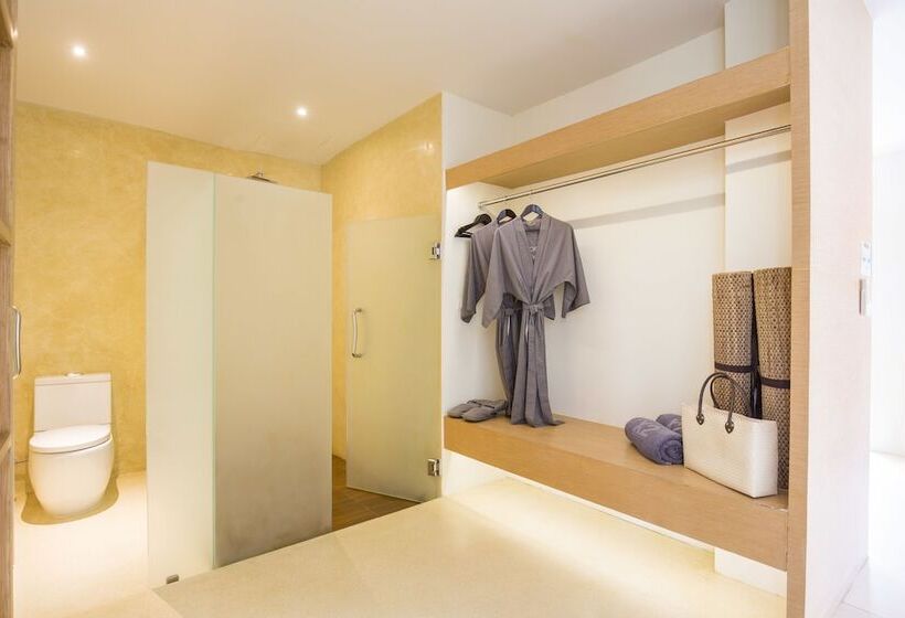 Отель The Anda Mani Khaolak Beachfront Villas