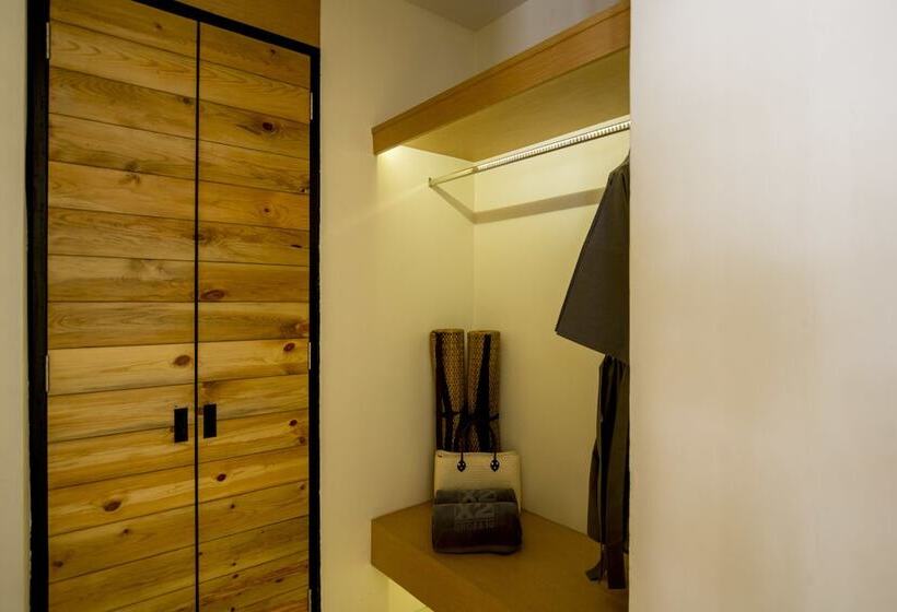 Отель The Anda Mani Khaolak Beachfront Villas