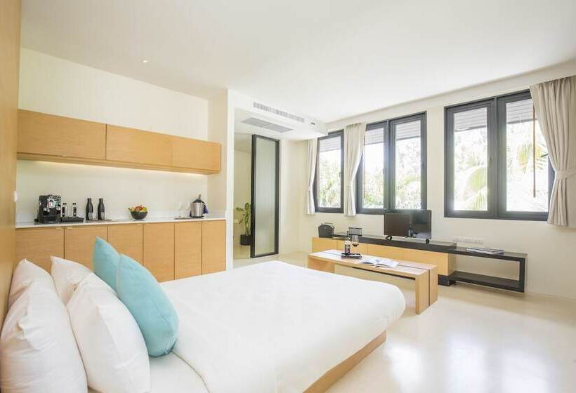 Отель The Anda Mani Khaolak Beachfront Villas