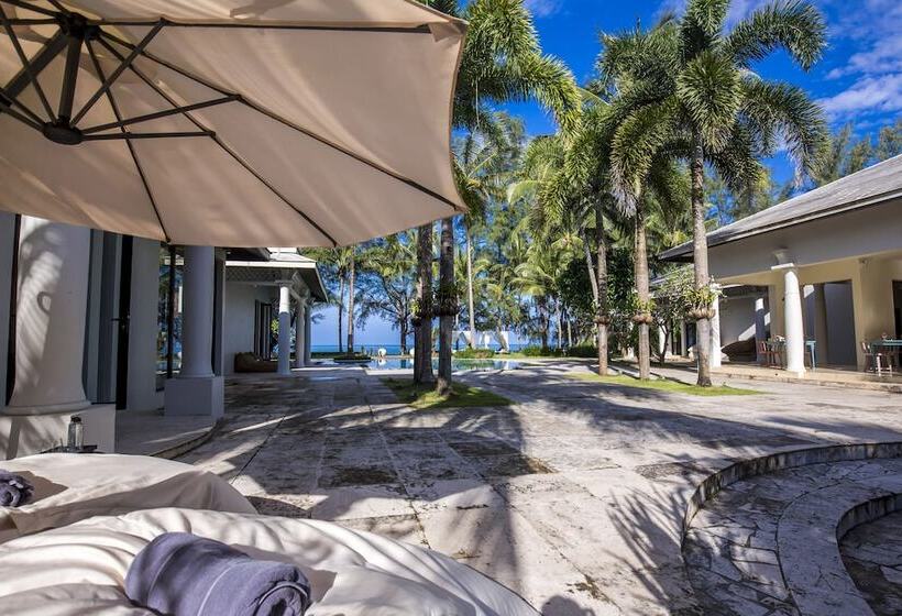 Отель The Anda Mani Khaolak Beachfront Villas