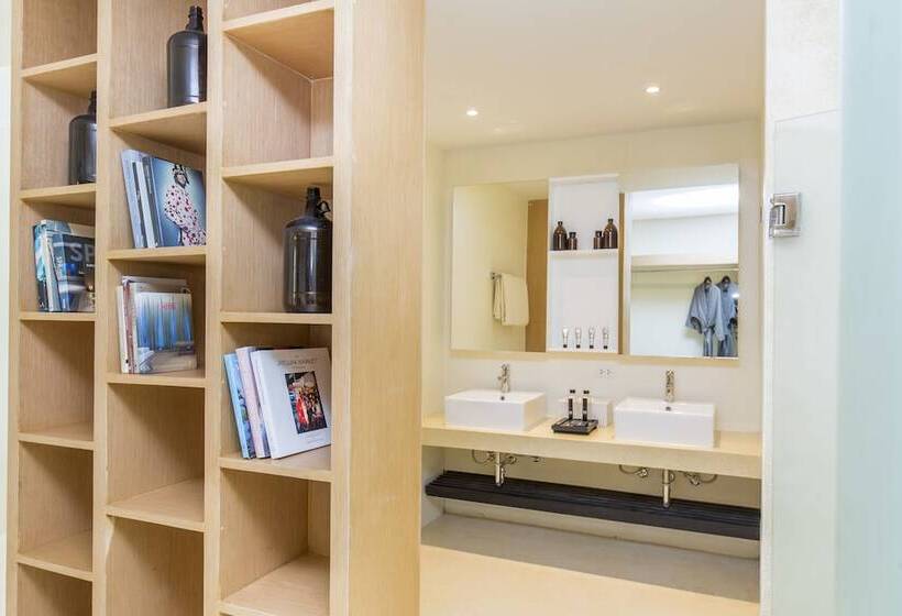 Отель The Anda Mani Khaolak Beachfront Villas