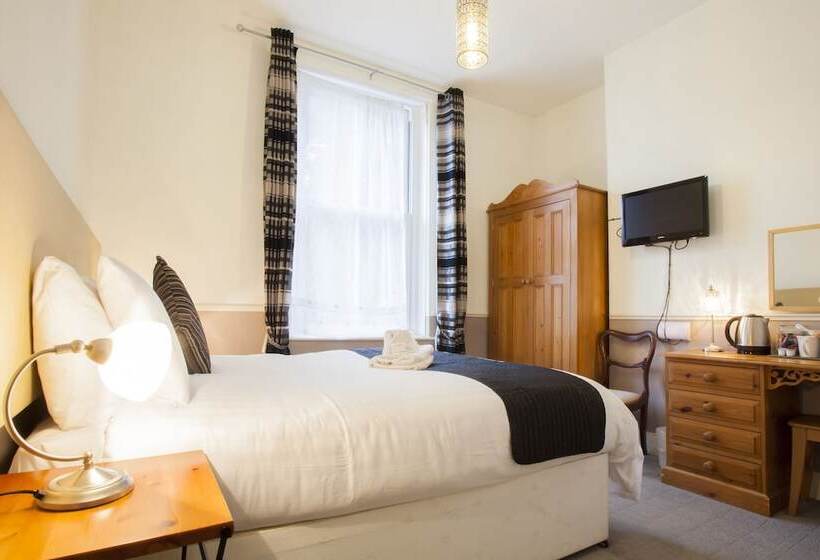 בית מלון כפרי The Camberley