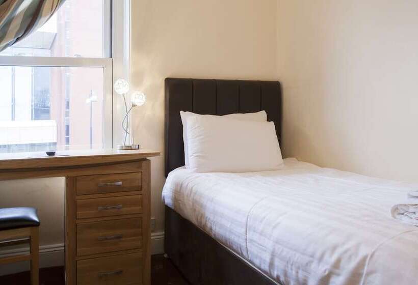 בית מלון כפרי The Camberley