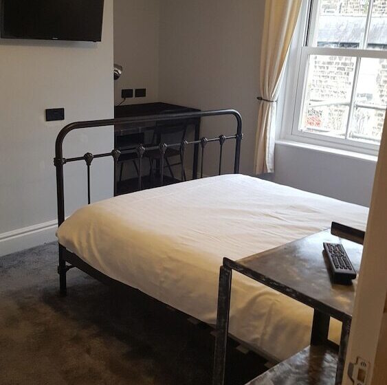 בית מלון כפרי The Camberley