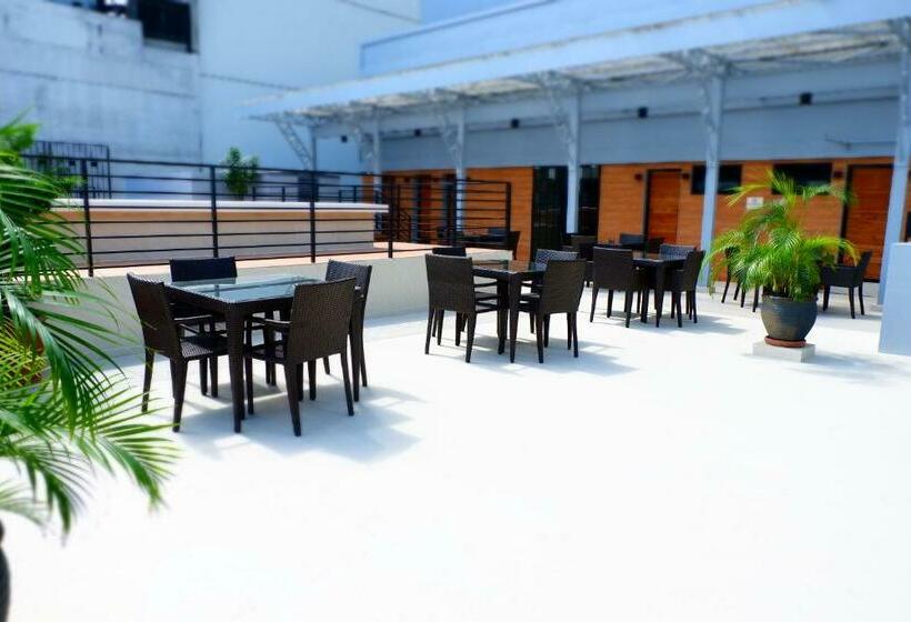 هتل The Charter House