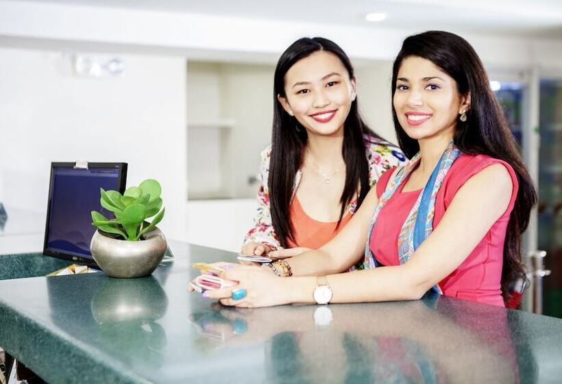 هتل The Charter House