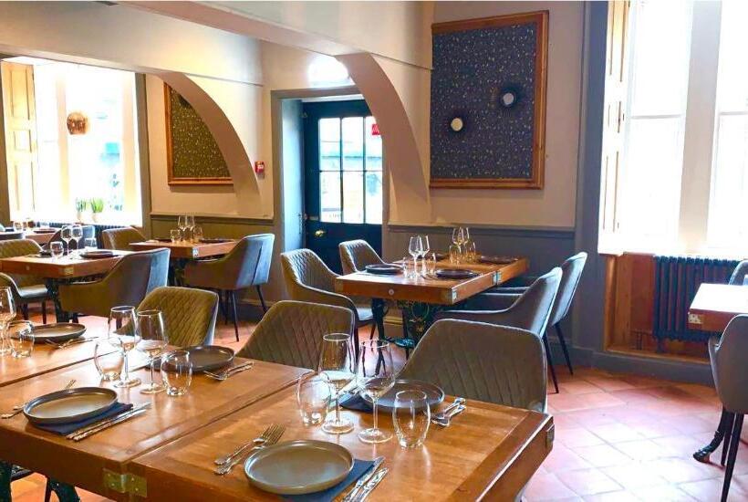 호텔 The Curious Fox