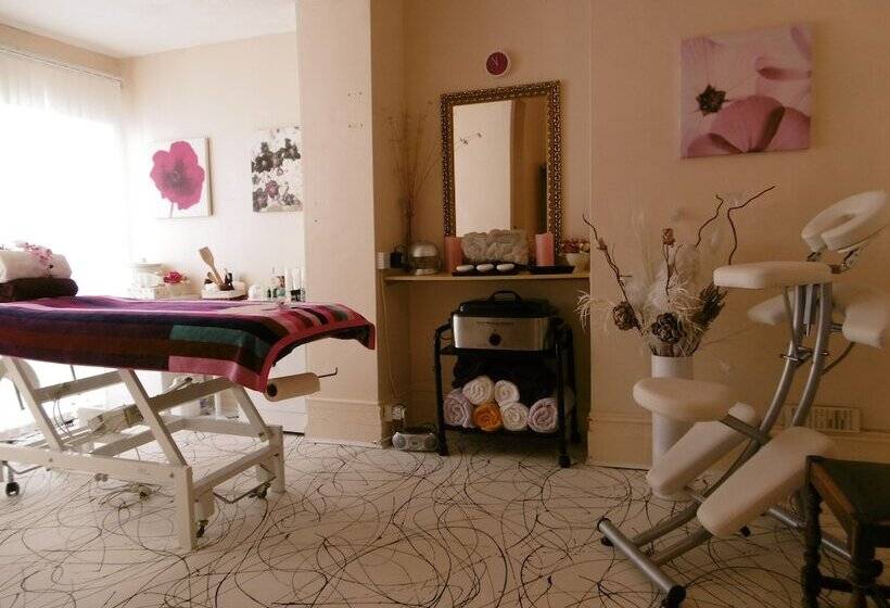 Отель The Ellesmere