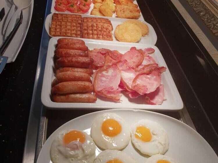 Отель The Ellesmere