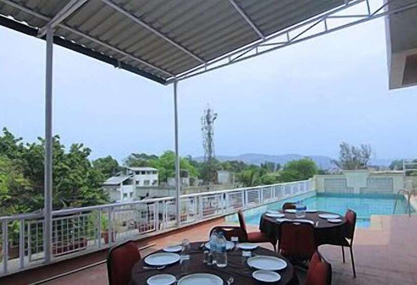 Отель The Metropole