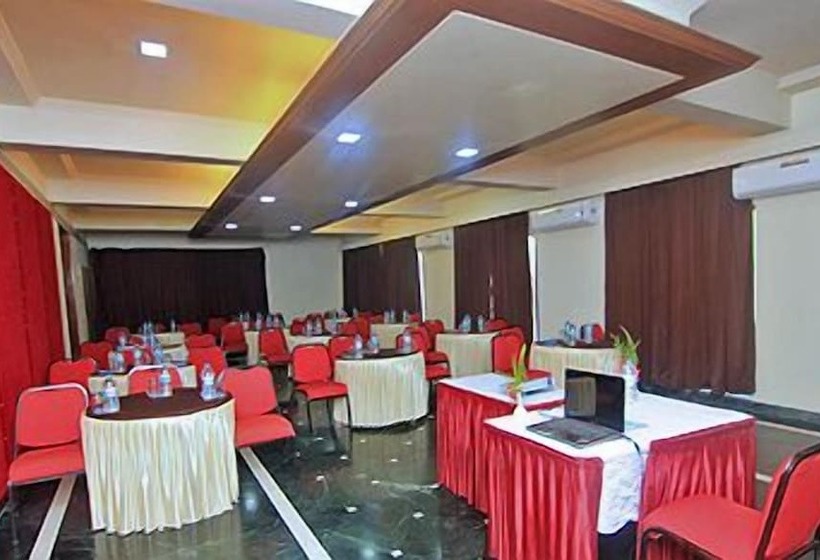 Отель The Metropole