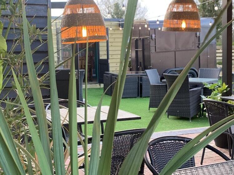 فندق The Old Red Lion Inn