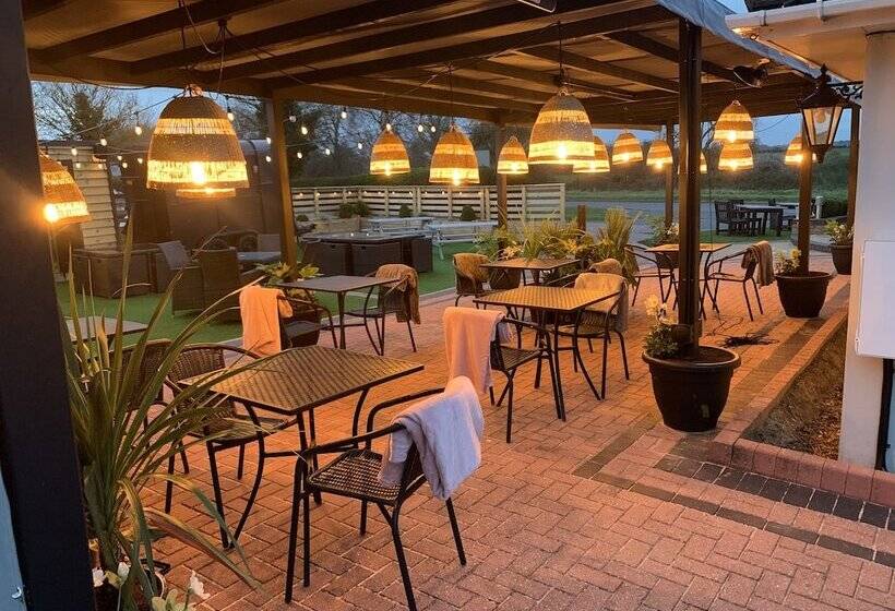 فندق The Old Red Lion Inn