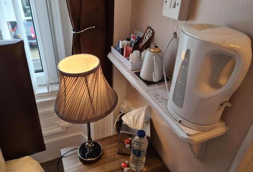 Отель The Penkelie