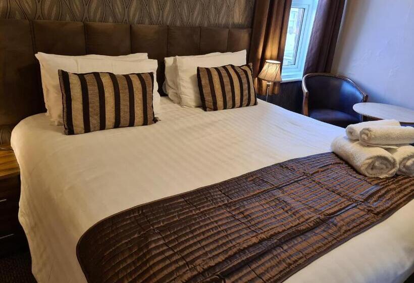 Отель The Penkelie