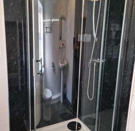 Отель The Penkelie