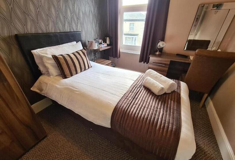 Отель The Penkelie