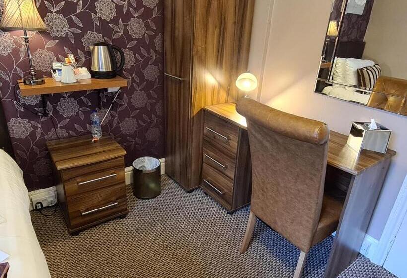 Отель The Penkelie