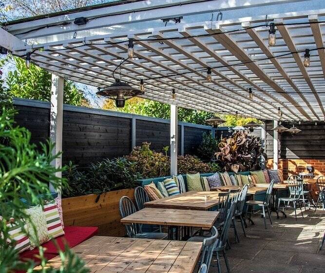 호텔 The Winning Post