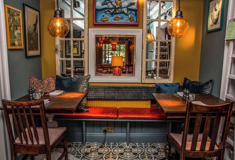 호텔 The Winning Post