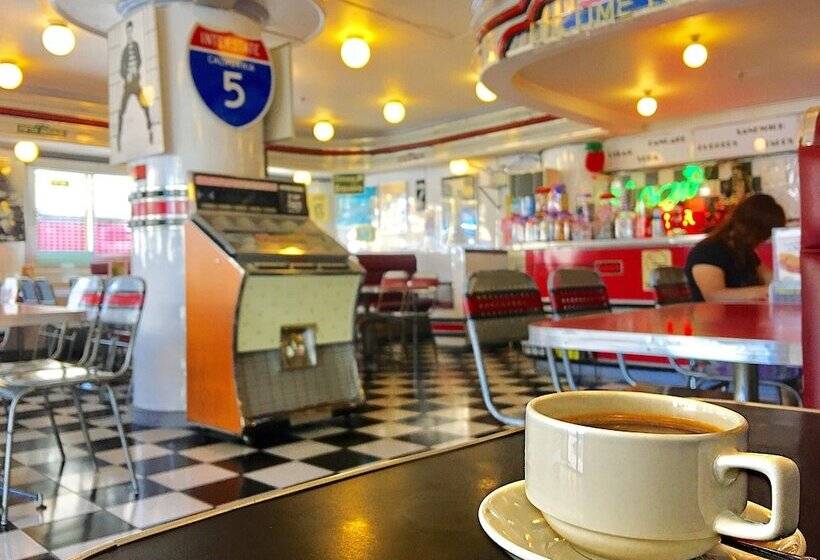 هتل Tiffany Laoag