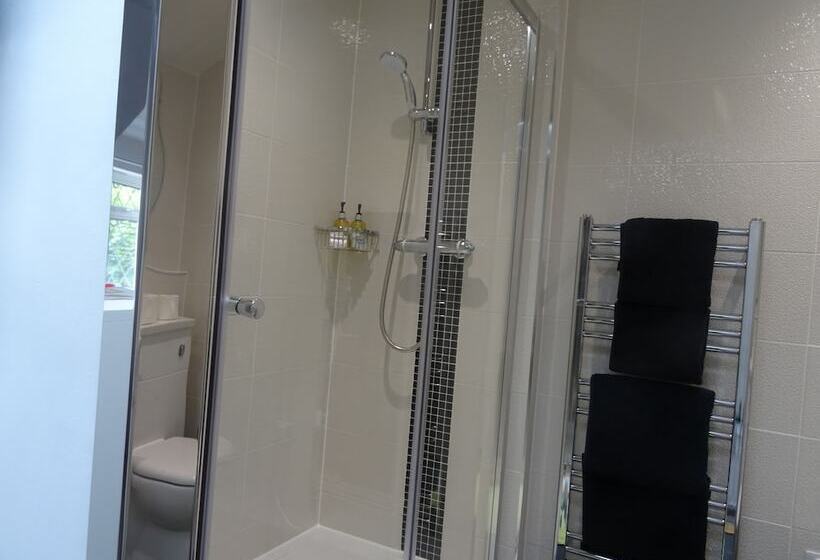 هتل Undercliff Guest House