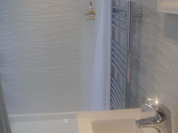 هتل Undercliff Guest House