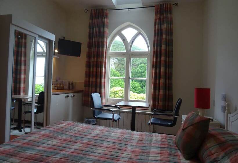 هتل Undercliff Guest House