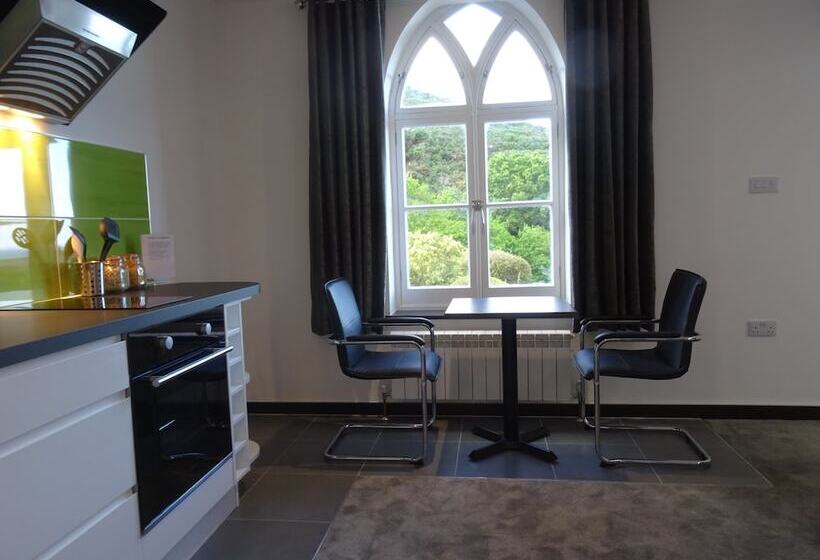 هتل Undercliff Guest House