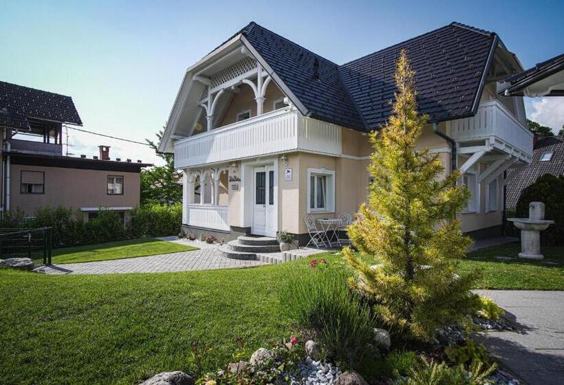 هتل Vacation House Vila Mia