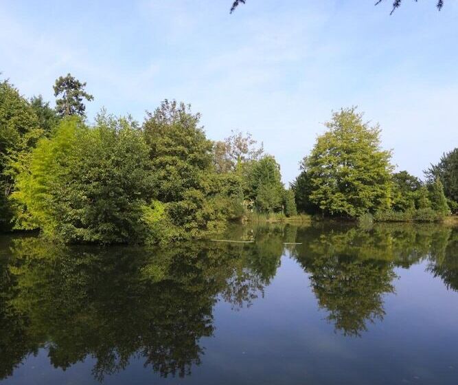 בית מלון כפרי Worplesdon Place