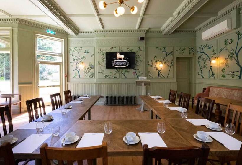 فندق Worplesdon Place