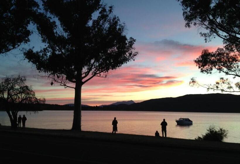 مُتل Lakefront Lodge