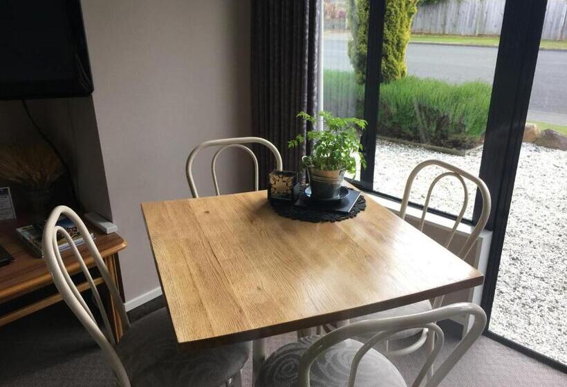 مُتل Lakefront Lodge