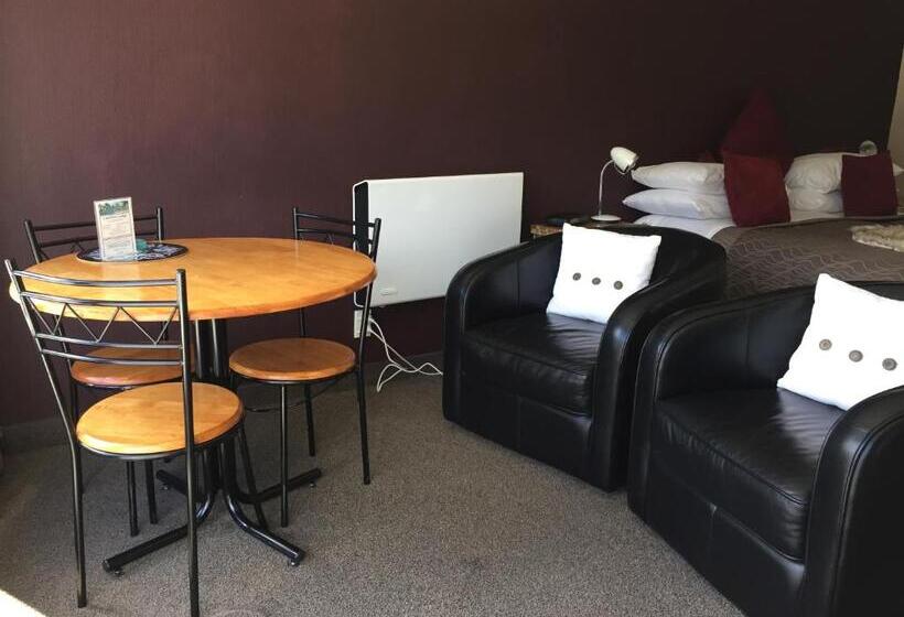 مُتل Lakefront Lodge