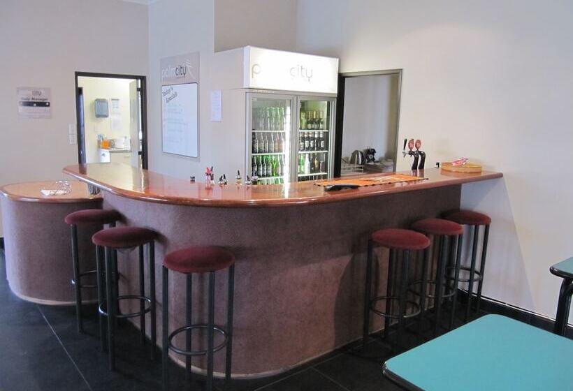 מוטל Palm City Motor Inn