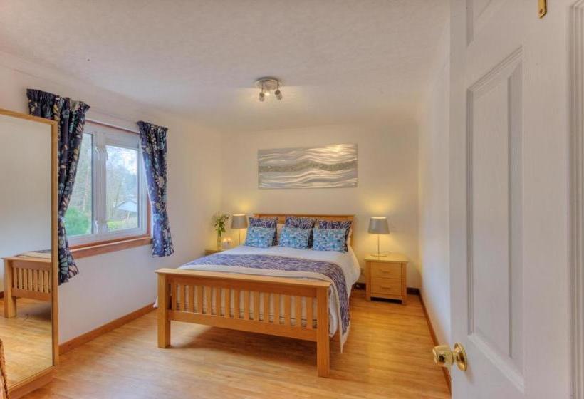 پانسیون Grove Guest House