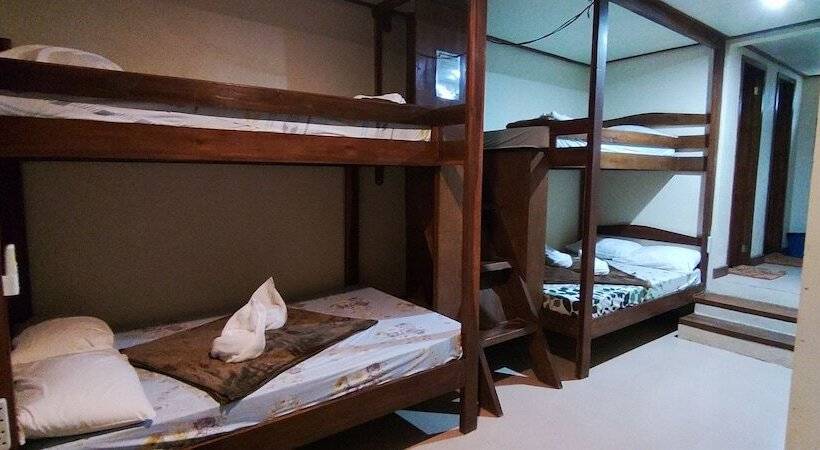 پانسیون Novie S Tourist Inn