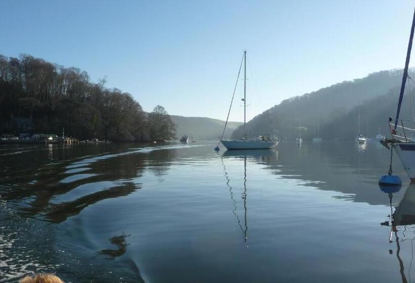 펜션 The Station Guest House