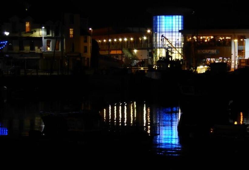 펜션 The Station Guest House