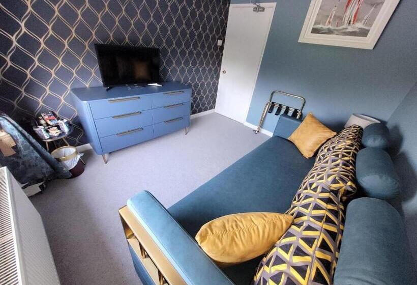 פנסיון The Station Guest House