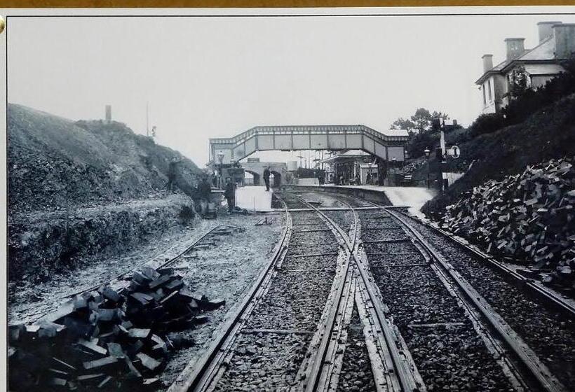 펜션 The Station Guest House